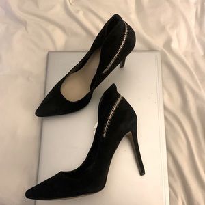 Black sexy  suede pump with zipper embellishments